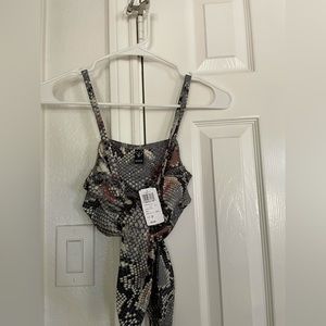 Windsor tie going out top